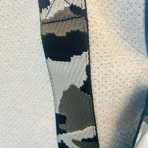 HAUTE SHORE GRAY & CAMO NEOPRENE LARGE TRAVEL BAG  26”x16” - Picture 5 of 7